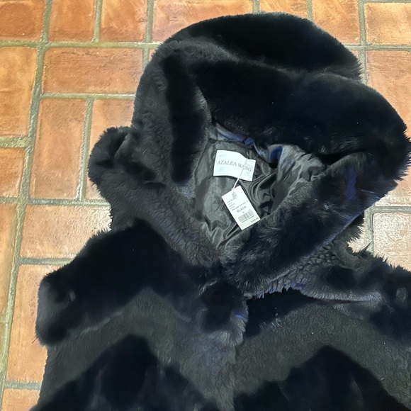 NWT Azalea Wang Women's Black Long Hooded Fur
Vest- JEMI  Sz-L - Picture 7 of 8